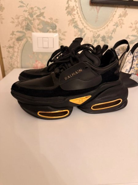 Tirane, shes Atlete Balmain 70 €