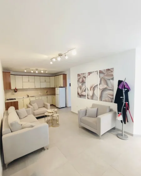 Tirane, jepet me qera apartament 2+1 , 80 m² 600 € (Myslym Shyri)