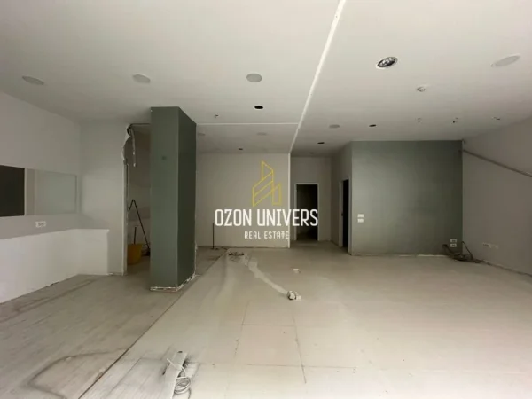 Tirane, jepet me qera ambjent biznesi Kati 0, 90 m² 1.300 € (Liqeni i Thate)