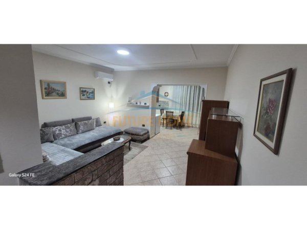 Tirane, jepet me qera apartament 1+1 Kati 1, 42 m² 600 € (PAZARI I RI)