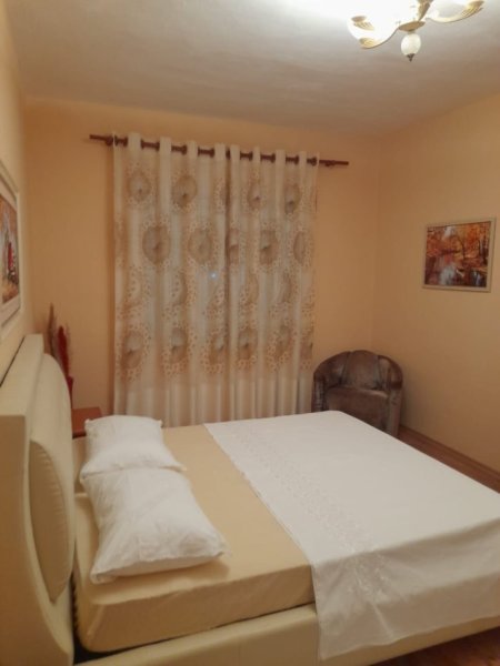 Tirane, jepet me qera apartament 2+1+Ballkon Kati 4, 80 m² 500 € 