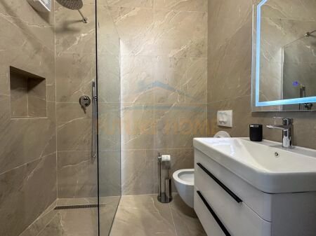 Durres, jepet me qera apartament 2+1+Ballkon Kati 5, 90 m² 1.000 € (Vollga,Durres)