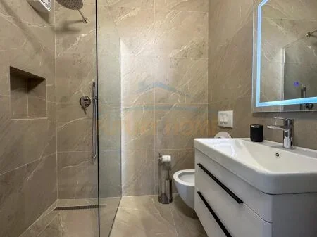 Durres, jepet me qera apartament 2+1+Ballkon Kati 5, 90 m² 1.000 € (Vollga,Durres)