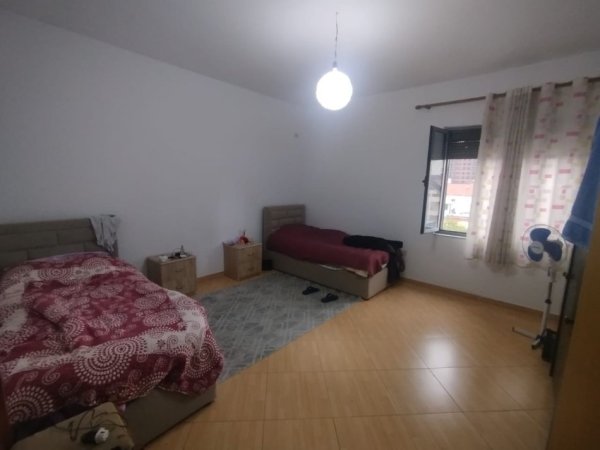 Tirane, jepet me qera shtepi 2+1 Kati 4, 90 m² 500 € (21 Dhjetori)