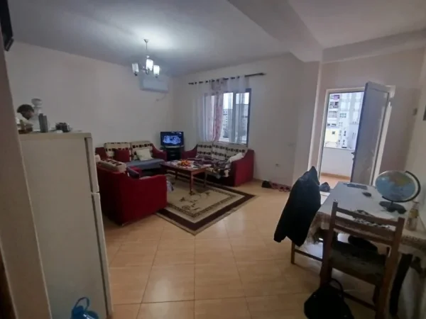 Tirane, jepet me qera shtepi 2+1 Kati 4, 90 m² 500 € (21 Dhjetori)