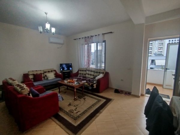 Tirane, jepet me qera shtepi 2+1 Kati 4, 90 m² 500 € (21 Dhjetori)