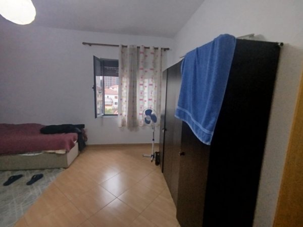 Tirane, jepet me qera shtepi 2+1 Kati 4, 90 m² 500 € (21 Dhjetori)