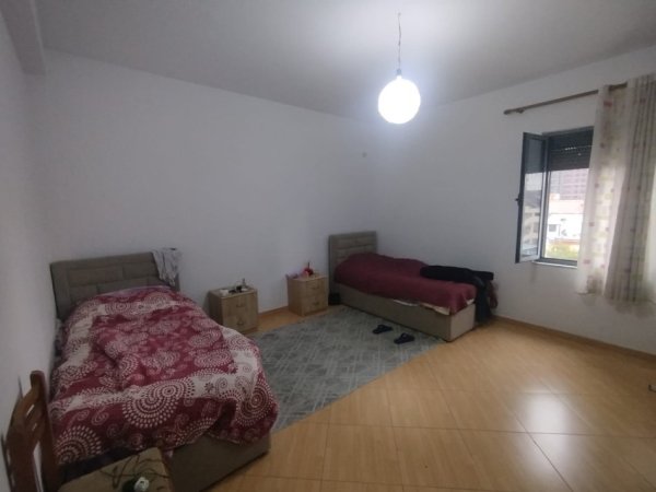 Tirane, jepet me qera shtepi 2+1 Kati 4, 90 m² 500 € (21 Dhjetori)