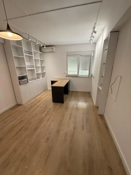 Tirane, jepet me qera zyre Kati 3, 30 m² 330 € 