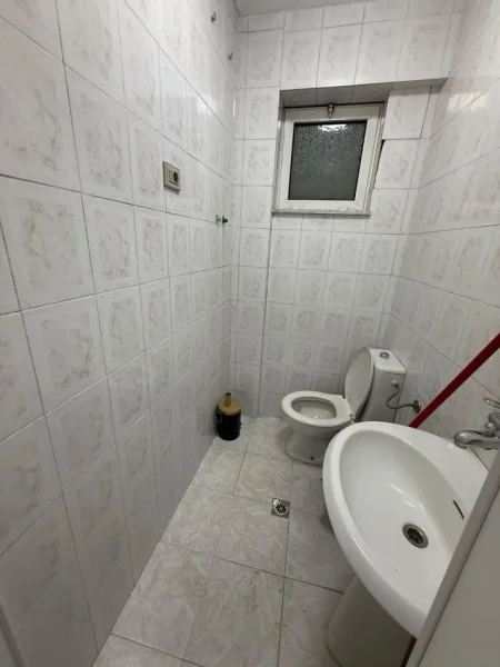 Tirane, jepet me qera zyre Kati 3, 30 m² 330 € 