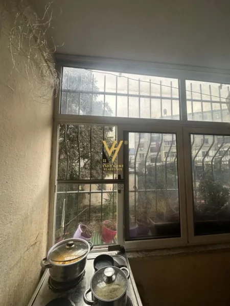 Tirane, jepet me qera apartament 1+1+Ballkon Kati 2, 58 m² 450 € (PALLATI ME SHIGJETA)
