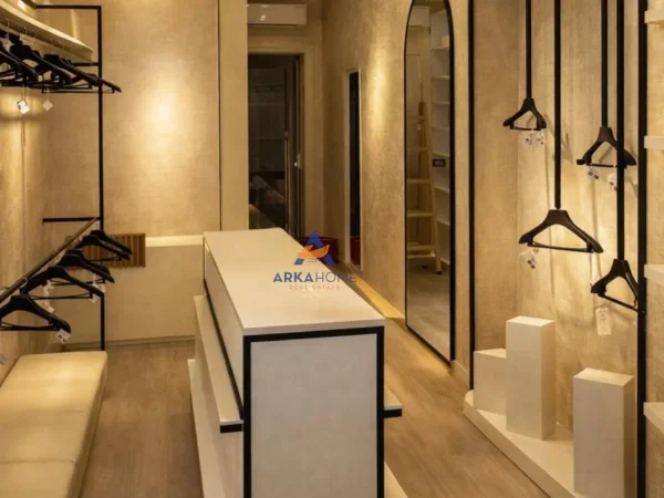 Tirane, shitet dyqan Kati 0, 27 m² 340.000 € 