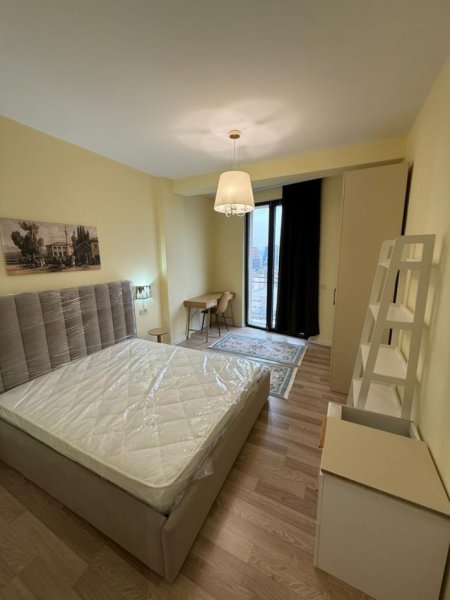 Tirane, jepet me qera apartament 2+1+Aneks+Ballkon , 1.200 € (qender , sheshi skenderbej)