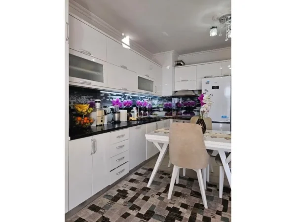 Tirane, shitet apartament 2+1+Ballkon Kati 5, 85 m² 130.000 € 
