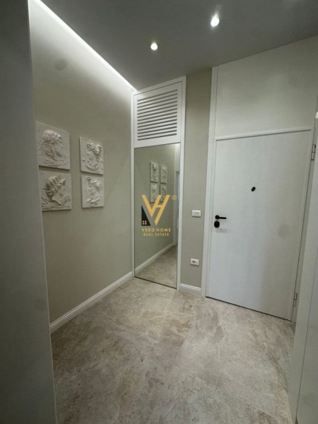 Tirane, jepet me qera apartament 1+1+Ballkon Kati 4, 47 m² 700 € (RRUGA E BARRIKADAVE)