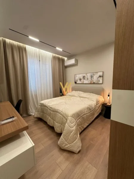 Tirane, jepet me qera apartament 1+1+Ballkon Kati 4, 47 m² 700 € (RRUGA E BARRIKADAVE)