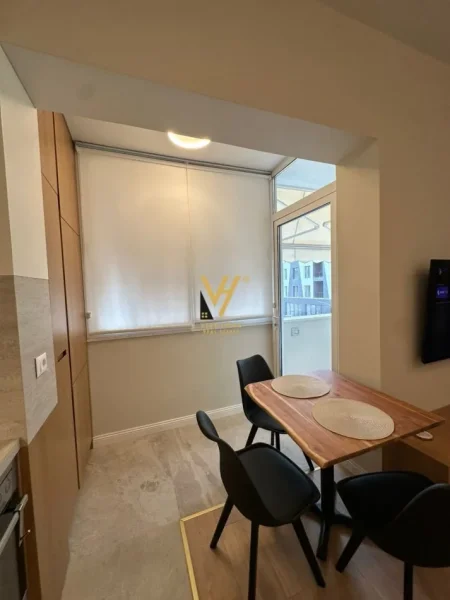 Tirane, jepet me qera apartament 1+1+Ballkon Kati 4, 47 m² 700 € (RRUGA E BARRIKADAVE)