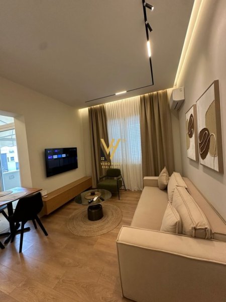 Tirane, jepet me qera apartament 1+1+Ballkon Kati 4, 47 m² 700 € (RRUGA E BARRIKADAVE)
