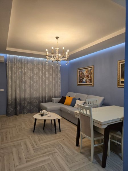 Tirane, jepet me qera apartament 1+1+Ballkon Kati 2, 60 m² 650€ (Rruga Ferit Xhajko/Ish Restorant Durresi)