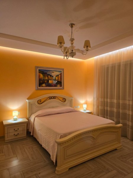 Tirane, jepet me qera apartament 1+1+Ballkon Kati 2, 60 m² 650€ (Rruga Ferit Xhajko/Ish Restorant Durresi)