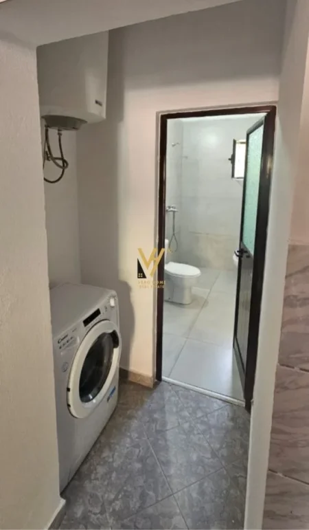 Tirane, jepet me qera apartament 1+1+Ballkon Kati 1, 60 m² 40.000 Leke (ISH PARKU I AUTOBUSAVE)