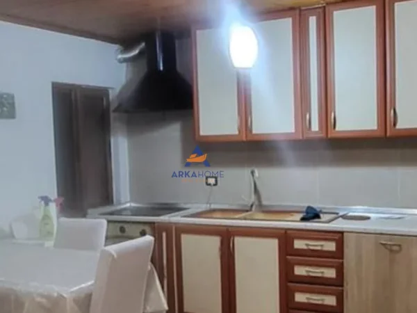 Tirane, jepet me qera apartament 2+1+Ballkon Kati 3, 80 m² 400 € 