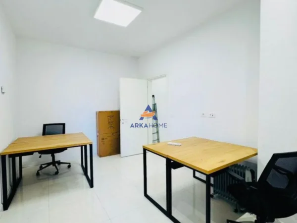 Tirane, jepet me qera ambjent biznesi Kati 6, 75 m² 935 € 