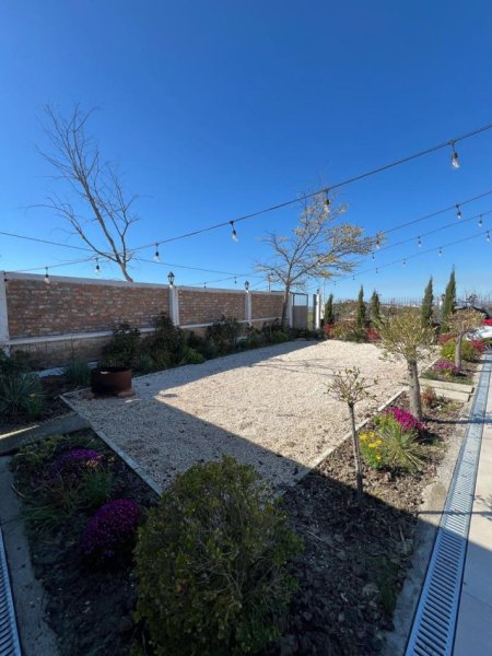 Durres, shitet Vile 2+1 Kati 2, 140 m² 165.000 € (Shkallnur)