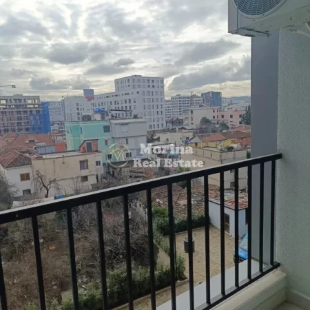 Tirane, jepet me qera apartament 1+1+Ballkon Kati 4, 60 m² 550 € (Rruga Siri Kodra)