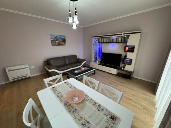 Tirane, jepet me qera apartament 1+1 Kati 3, 550 € 