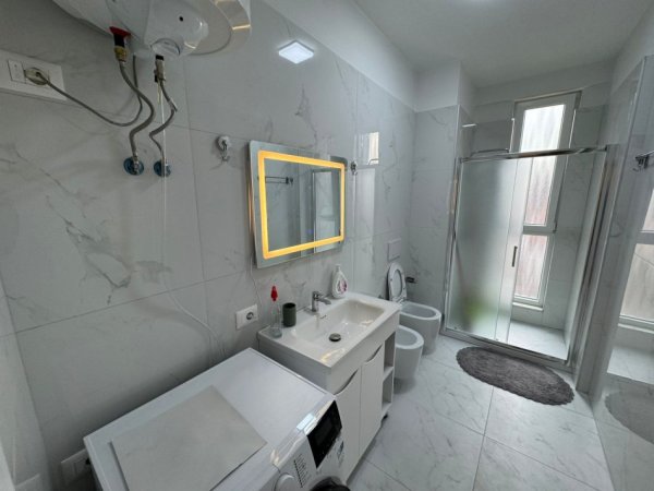 Tirane, jepet me qera apartament 1+1 Kati 3, 550 € 