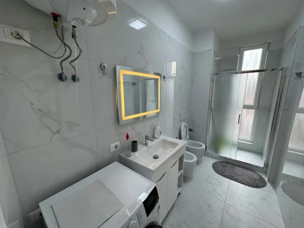 Tirane, jepet me qera apartament 1+1 Kati 3, 550 € 