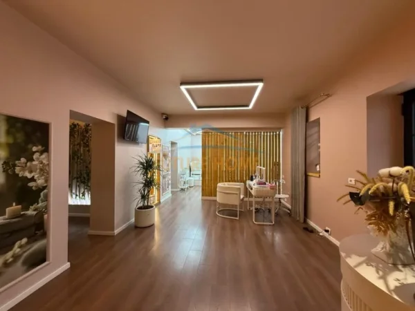 Tirane, shitet  Biznesi , Qender Estetike Kati 0, 115 m² (KOMUNA E PARISIT)