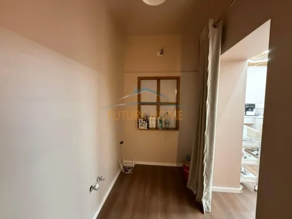 Tirane, shitet  Biznesi , Qender Estetike Kati 0, 115 m² (KOMUNA E PARISIT)