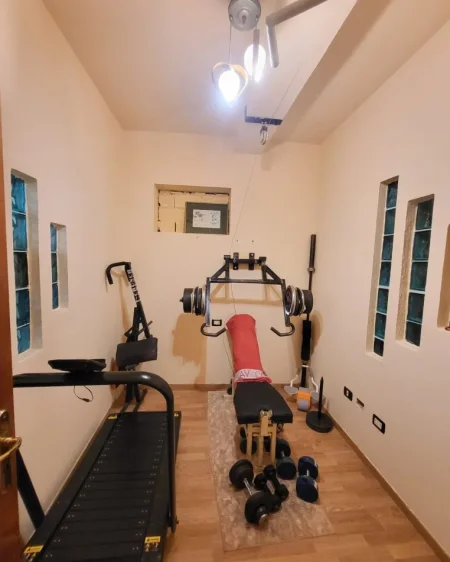 Tirane, jepet me qera apartament 3+1 , 90 m² 1.000 € (Qendër)