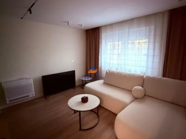 Tirane, jepet me qera apartament 1+1+Ballkon Kati 3, 80 m² 850 € 