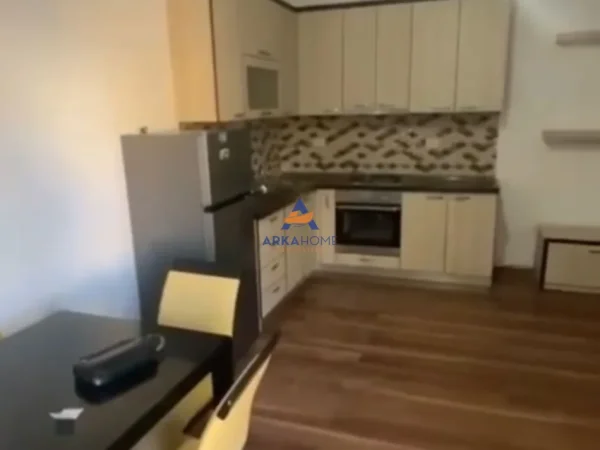 Tirane, jepet me qera apartament 1+1+Ballkon Kati 2, 56 m² 415 € 