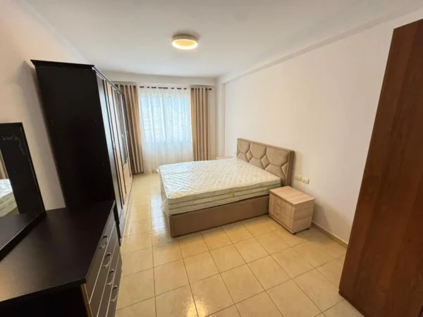 Tirane, jepet me qera apartament 1+1 Kati 6, 