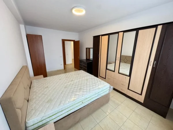 Tirane, jepet me qera apartament 1+1 Kati 6, 