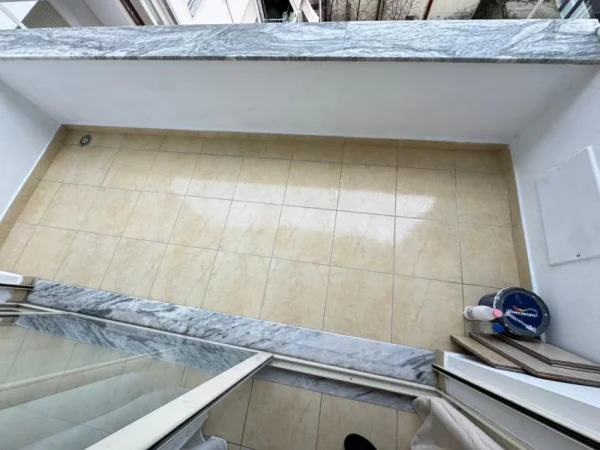 Tirane, jepet me qera apartament 1+1 Kati 6, 