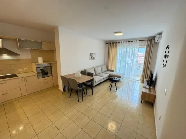Tirane, jepet me qera apartament 1+1 Kati 6, 