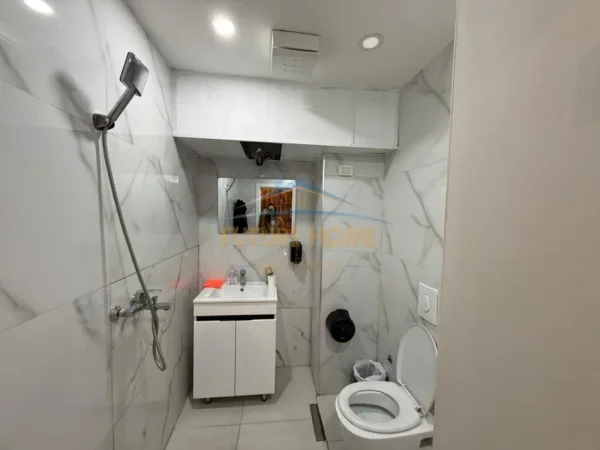 Tirane, shitet dyqan Kati 0, 115 m² (Komuna e Parisit)