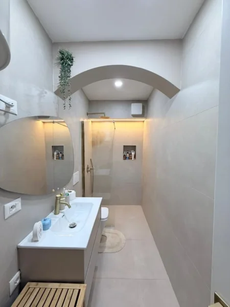 Tirane, shitet apartament 2+1+Ballkon Kati 3, 70 m² 240.000 € (Pallatet Agimi) Bllok