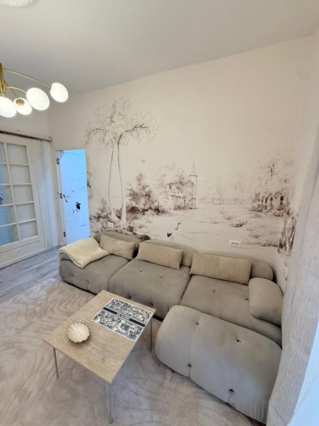 Tirane, shitet apartament 2+1+Ballkon Kati 3, 70 m² 240.000 € (Kafe Roma)