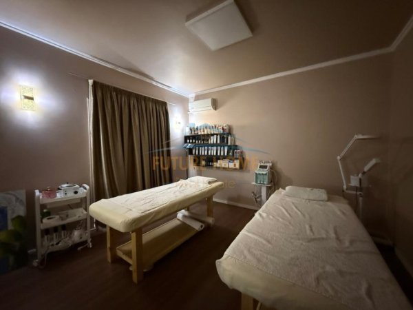 Tirane,  shitet Biznesi Qendër Estetike, Kati 0, 115 m² (Komuna e Parisit)