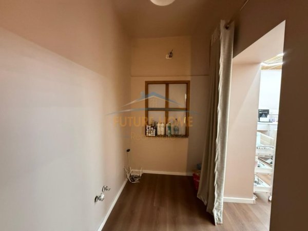 Tirane,  shitet Biznesi Qendër Estetike, Kati 0, 115 m² (Komuna e Parisit)