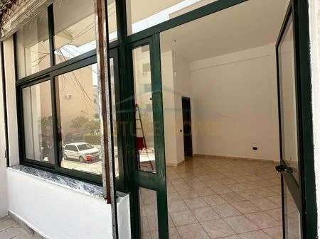 Durres, jepet me qera ambjent biznesi Kati 0, 21 m² 250 € (Stadiumi,Durres)