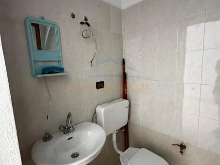 Durres, jepet me qera ambjent biznesi Kati 0, 21 m² 250 € (Stadiumi,Durres)