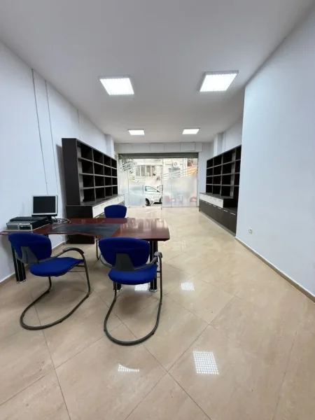 Tirane, jepet me qera ambjent biznesi Kati 0, 108 m²  60.000 lek (Tregu i Bicikletave)
