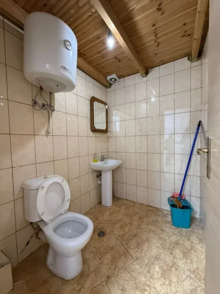Tirane, jepet me qera ambjent biznesi Kati 0, 108 m²  60.000 lek (Tregu i Bicikletave)
